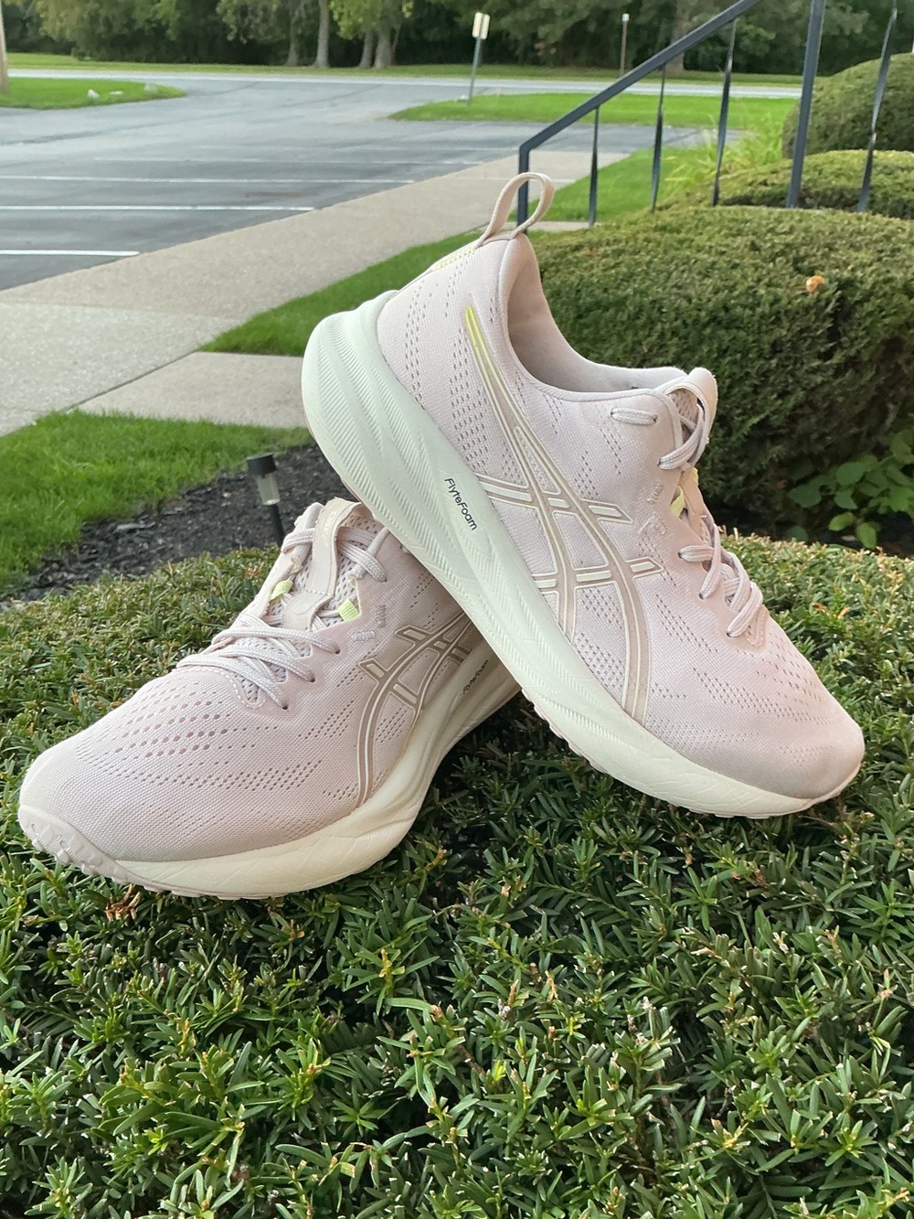 ASICS GEL-PULSE 16 Women’s 8.5 Beige Cream Running Shoes 1012B755 EUC